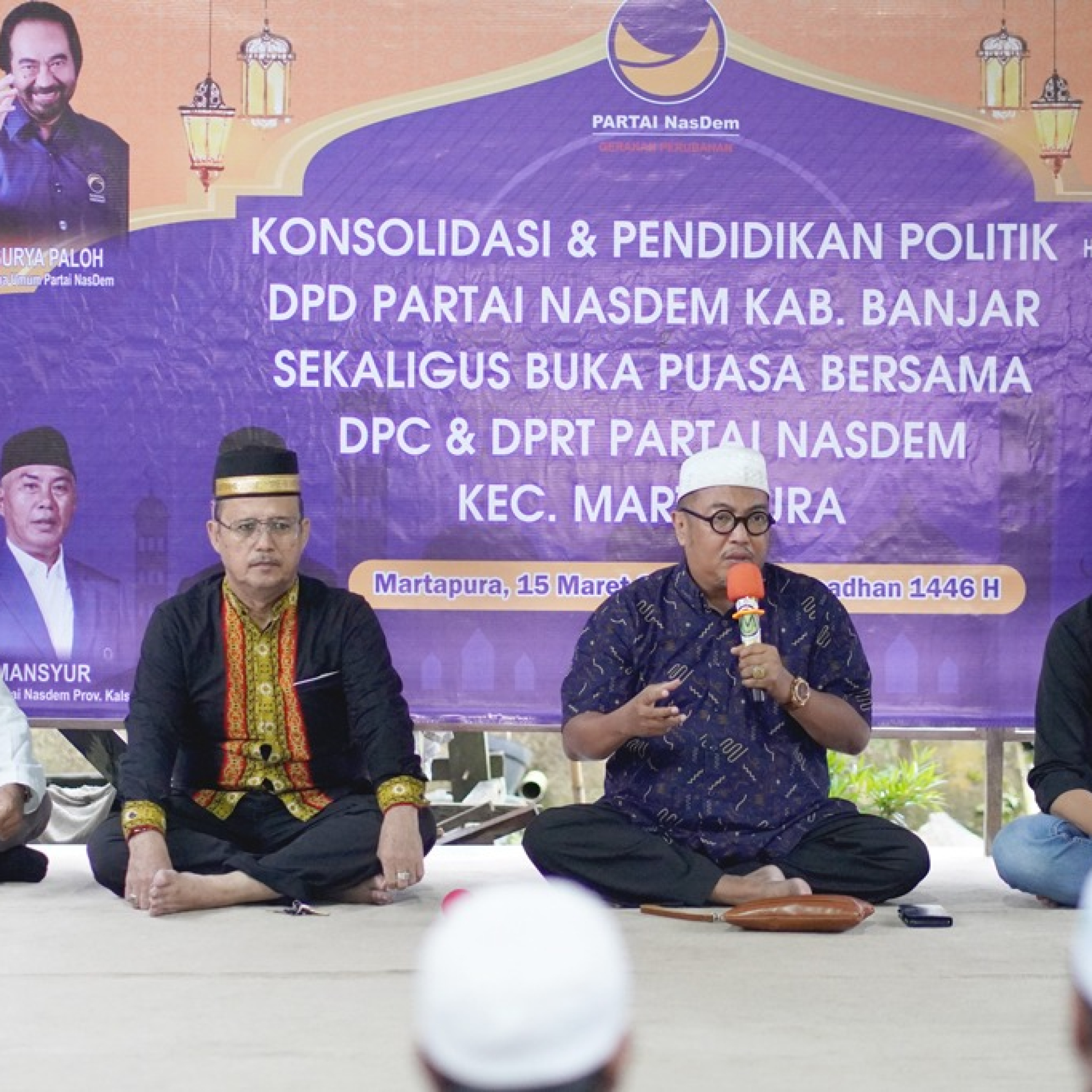 DPD Partai NasDem Kabupaten Banjar kembali menggelar kosolidasi dan pendidikan politik sekaligus buka puasa bersama. Kali ini berlangsung di 'Markas Om Abbas' Desa Sungai Sipai, Martapura, Sabtu (15/3/2025). foto-agus
