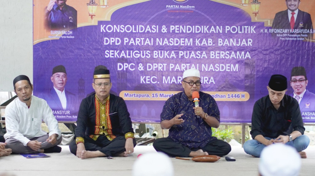 DPD Partai NasDem Kabupaten Banjar kembali menggelar kosolidasi dan pendidikan politik sekaligus buka puasa bersama. Kali ini berlangsung di 'Markas Om Abbas' Desa Sungai Sipai, Martapura, Sabtu (15/3/2025). foto-agus