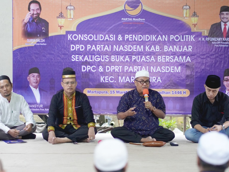 DPD Partai NasDem Kabupaten Banjar kembali menggelar kosolidasi dan pendidikan politik sekaligus buka puasa bersama. Kali ini berlangsung di 'Markas Om Abbas' Desa Sungai Sipai, Martapura, Sabtu (15/3/2025). foto-agus